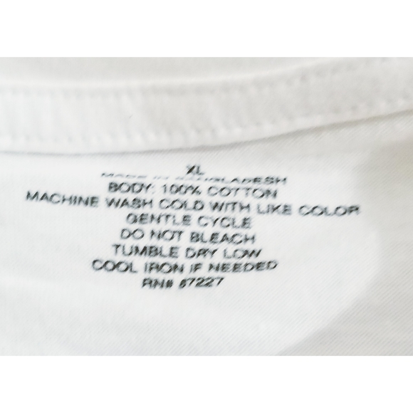 NWOT Mens Christmas T-shirt - Picture 3 of 3